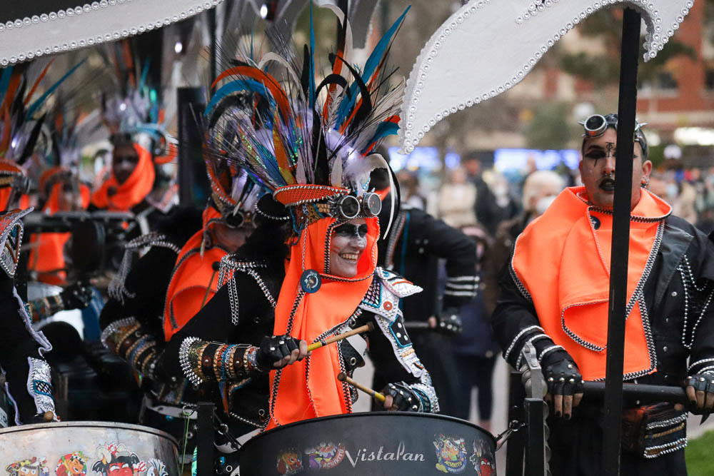 El mensaje de 'No a la guerra' estuvo presente en muchas de las comparsas. 