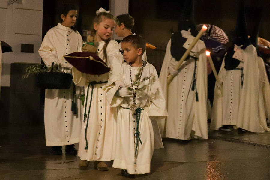 La lluvia no impidió el estreno del Cristo del Perdón en el Lunes Santo.