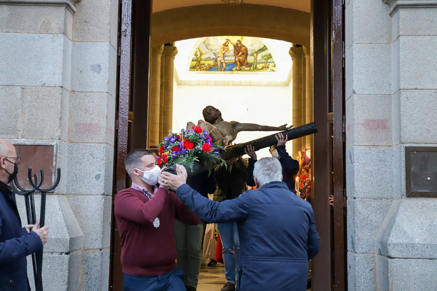 Viacrucis parroquial en la iglesia de San Juan el Viernes de Dolores.
