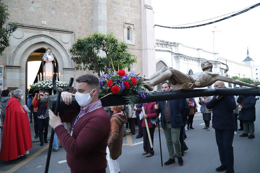 Viacrucis parroquial en la iglesia de San Juan el Viernes de Dolores.