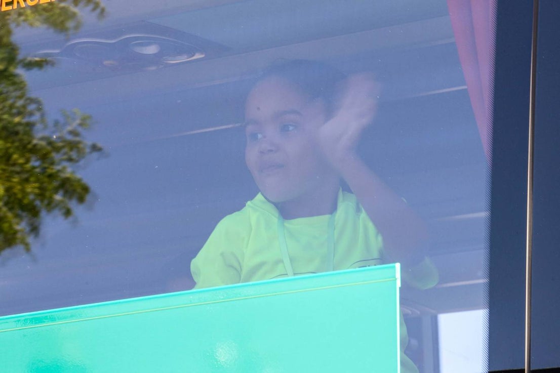 Niños y mayores se han emocionado con la llegada a Don Benito.