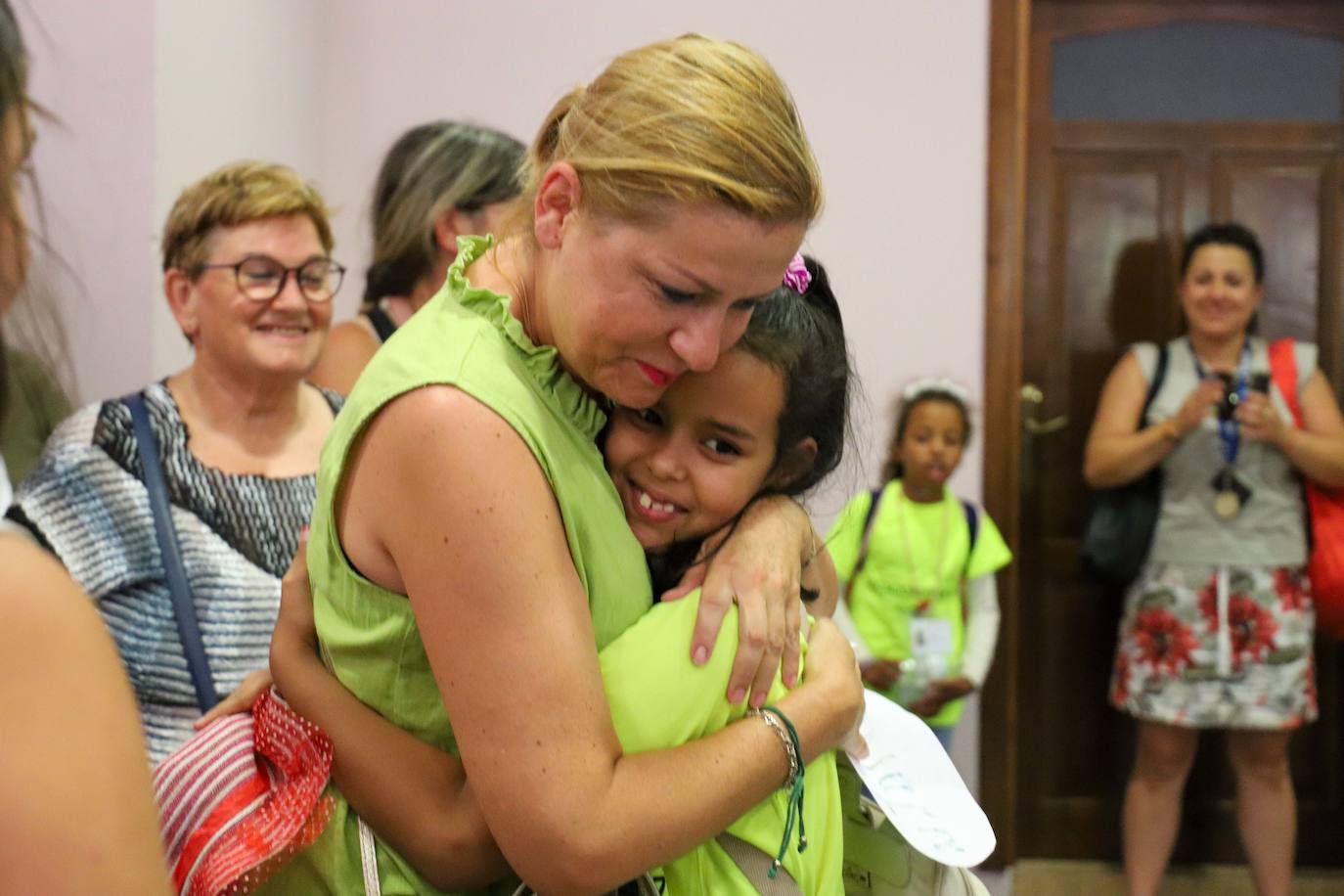 Niños y mayores se han emocionado con la llegada a Don Benito.