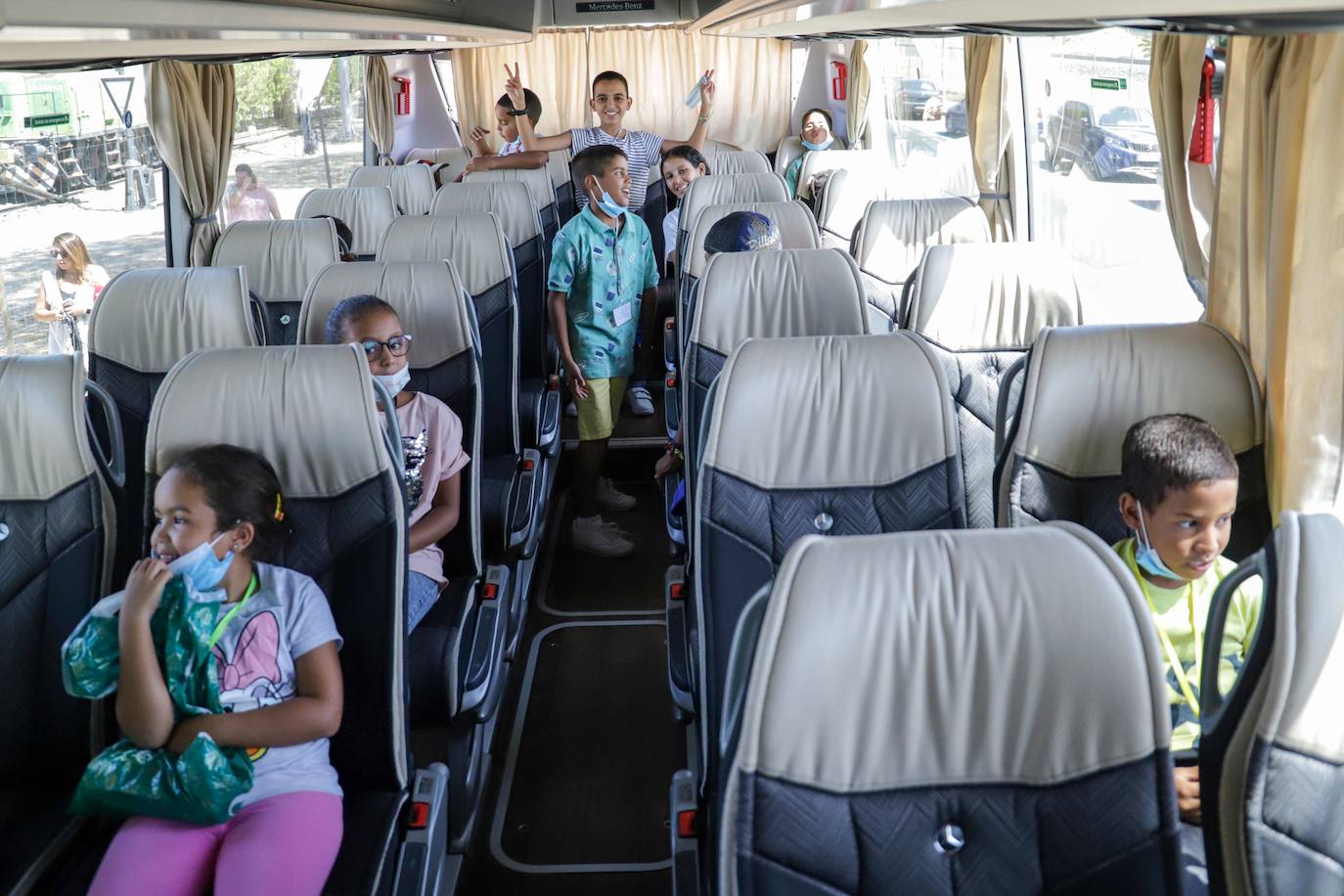 Despedida de los pequeños y sus familias en Don Benito.