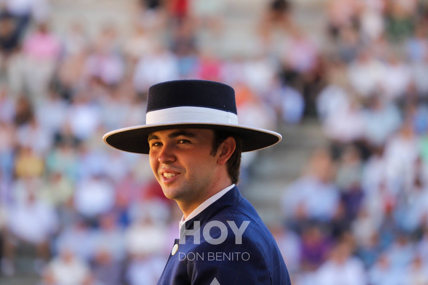 Corrida de toros mixta en la plaza de toros de Don Benito con motivo del día de Extremadura. 