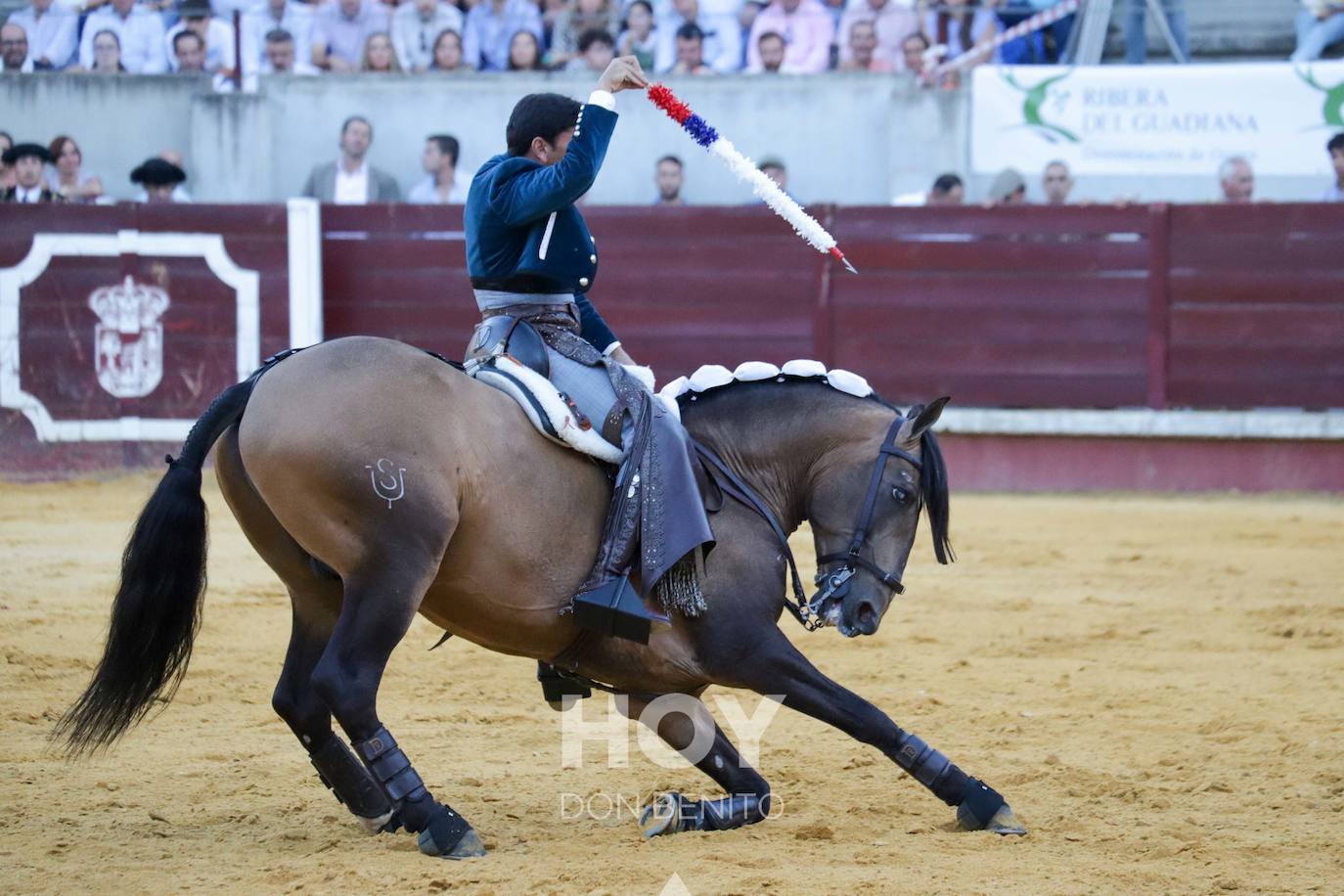 Corrida de toros mixta en la plaza de toros de Don Benito con motivo del día de Extremadura. 