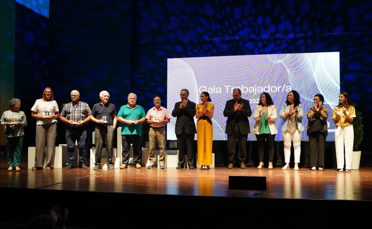 Jubilados y amas de casa reciben su homenaje