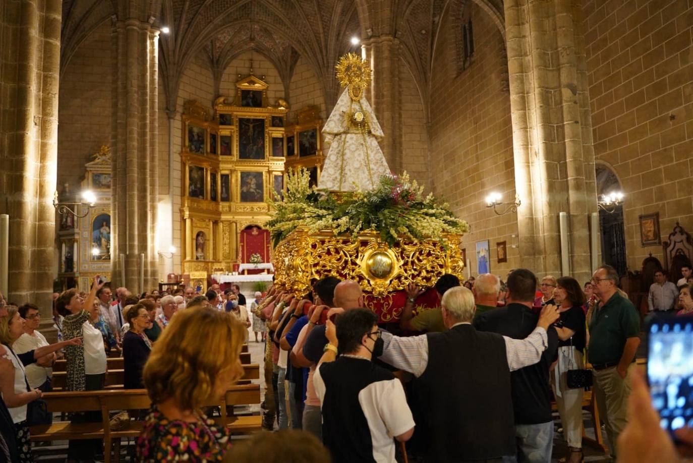 Recibimiento a la Virgen de las Cruces en Don Benito. 