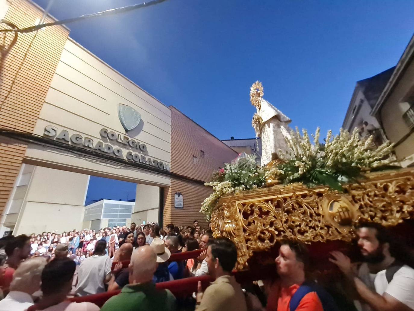 Recibimiento a la Virgen de las Cruces en Don Benito. 