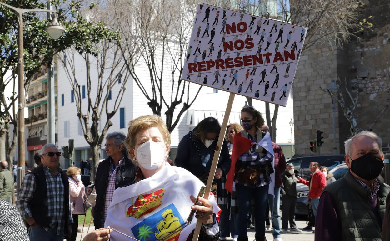 Participante en una de las manifestaciones contra la unión. 