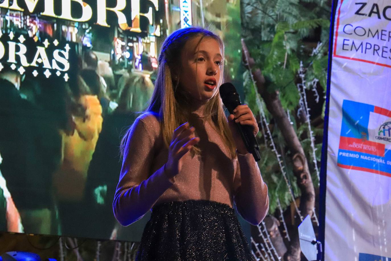 Carlos Sobera enciende la Navidad en Don Benito. 