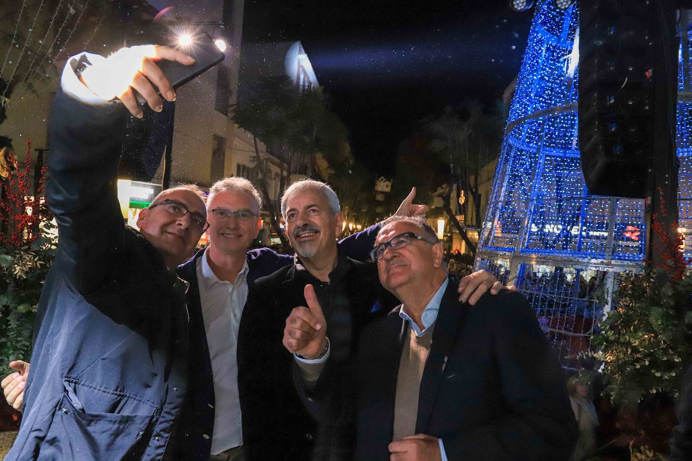 Carlos Sobera enciende la Navidad en Don Benito. 