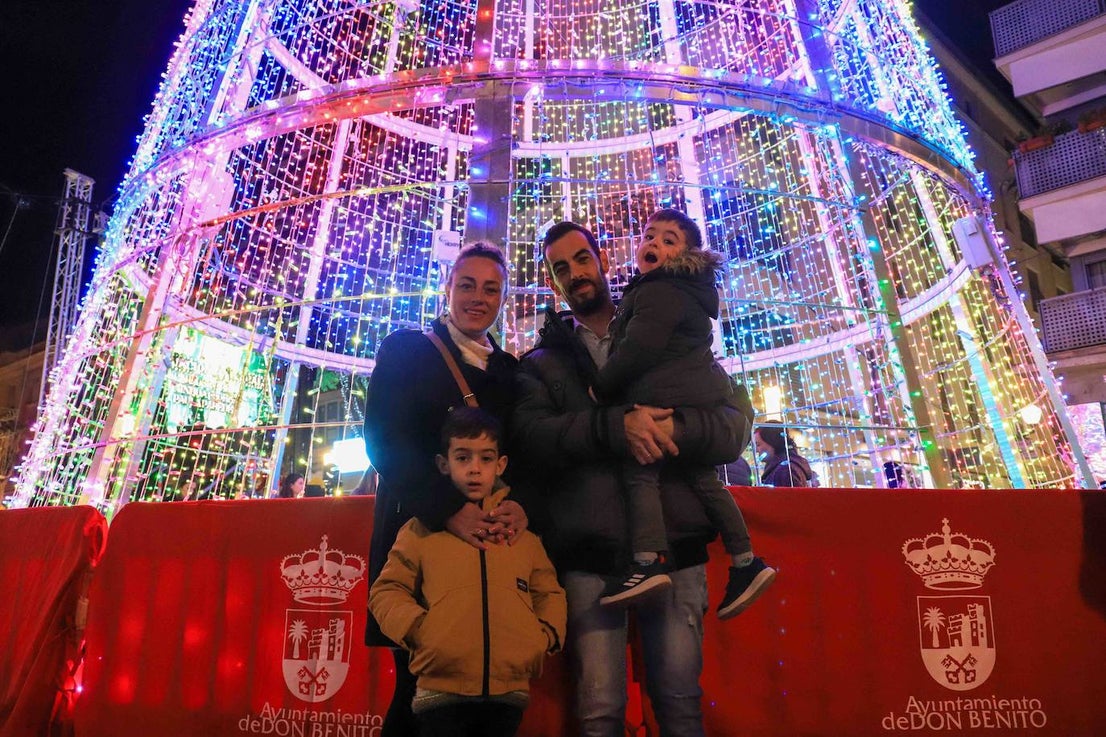 Carlos Sobera enciende la Navidad en Don Benito. 