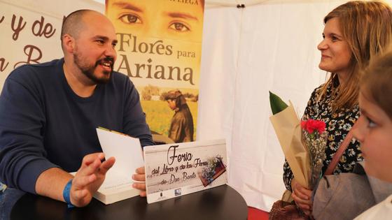 Libros y flores sirven de impulso al comercio local