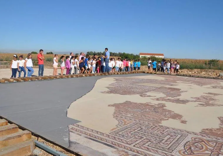 Minerva muestra a los jóvenes &#039;La majona&#039;