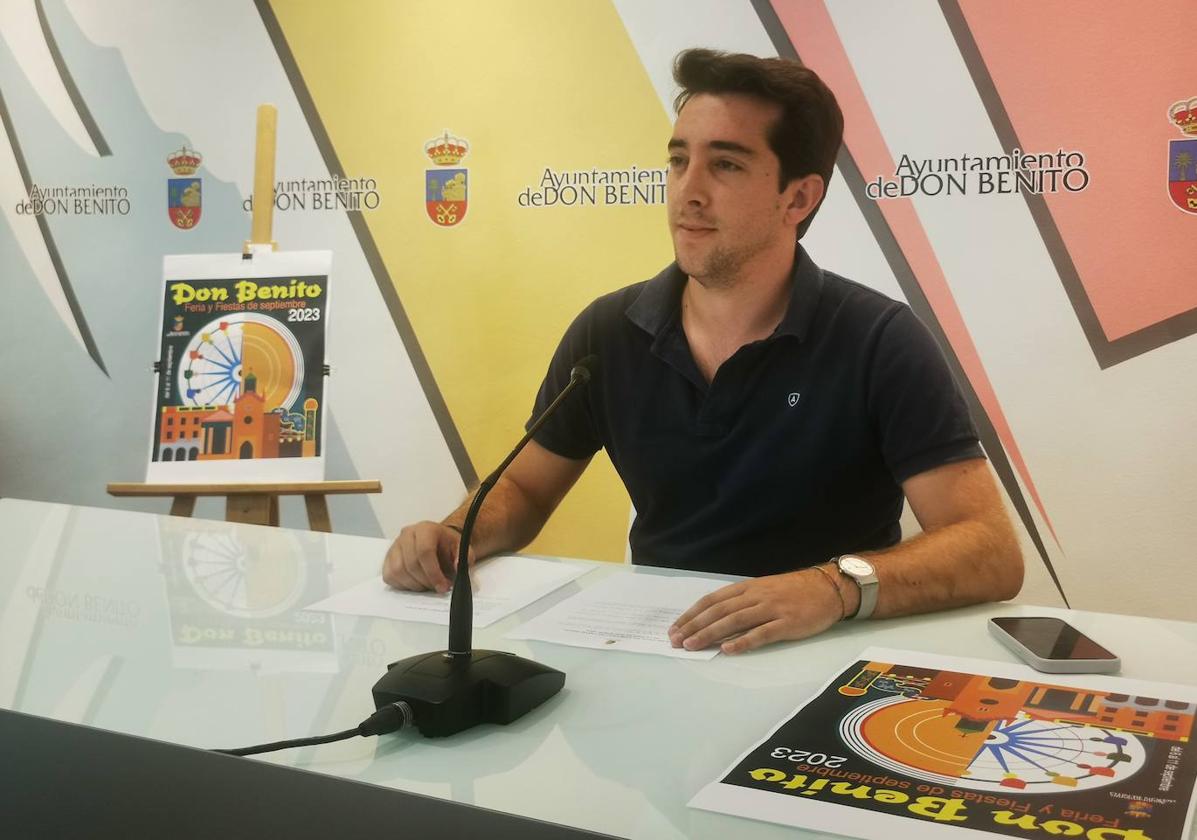 El concejal de Festejos presentó el cartel ganador.