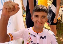 Pablo Lospitao celebra su triunfo de este domingo en el Giro della Lunigiana.