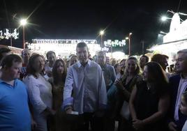 Sergio Fernández pulsó el botón de encendido junto a autoridades locales y otros usuarios de Plena Inclusión.