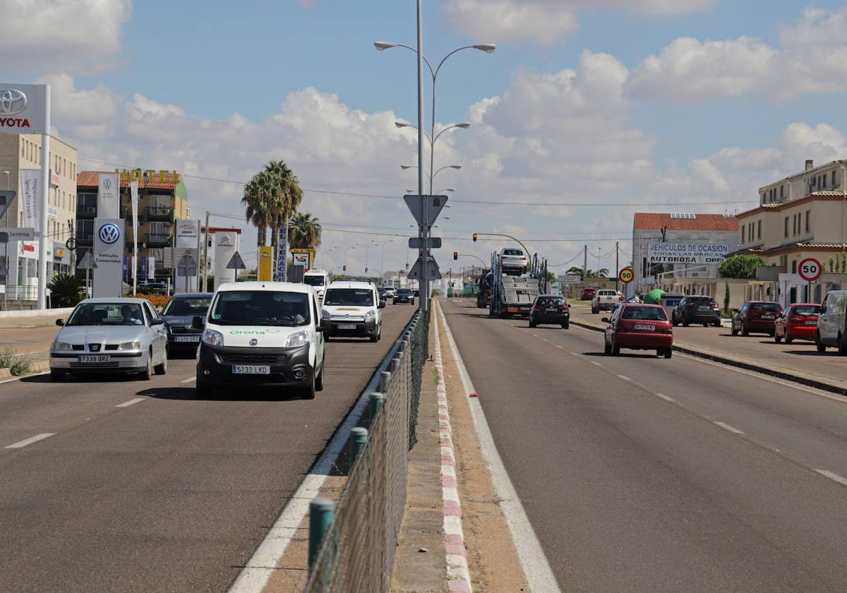 El carril ciclista y peatonal irá en paralelo a la carretera EX-206. ​