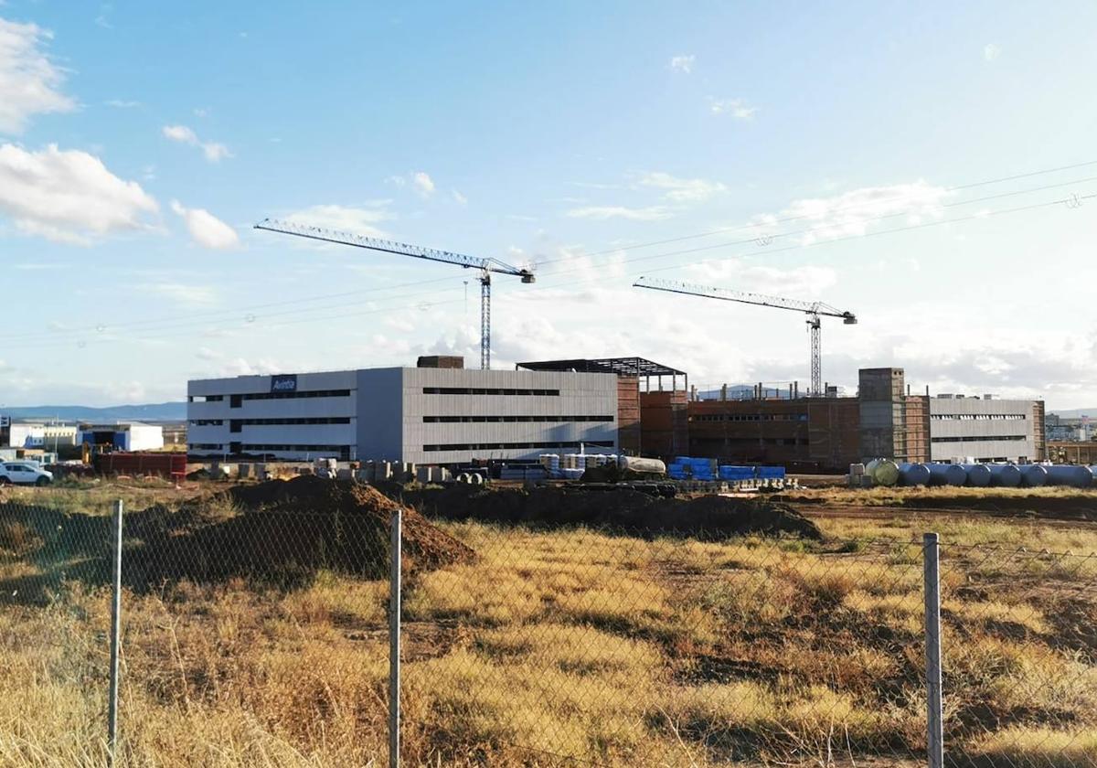 Sanidad reconoce un retraso de seis meses en las obras del primer módulo del hospital