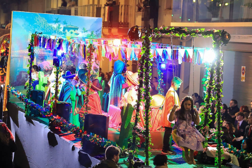  Un total de 21 carrozas formaron la cabalgata en Don Benito. 