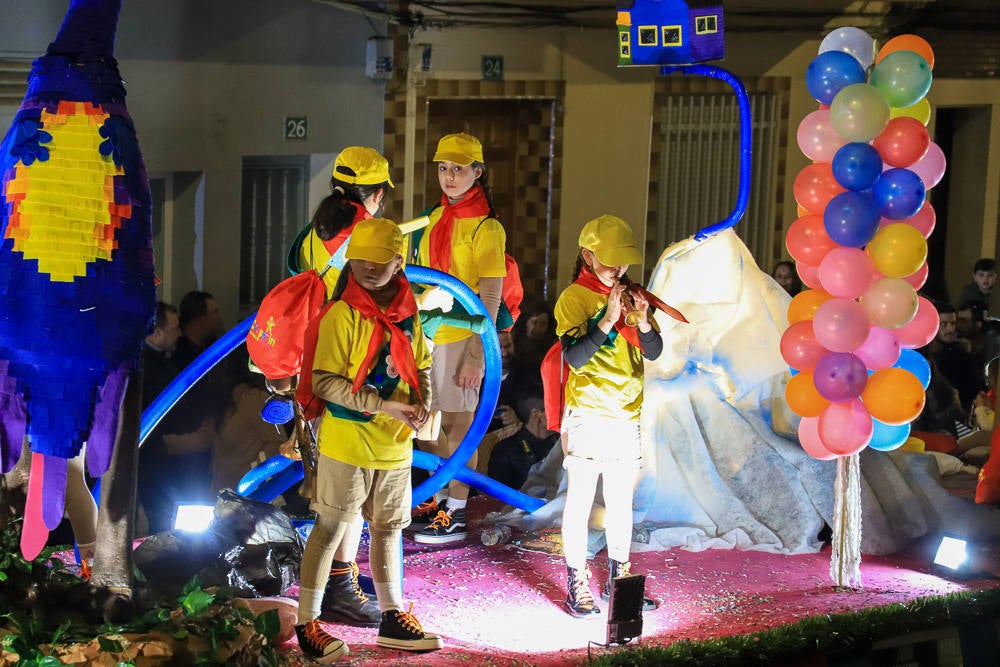 Un total de 21 carrozas formaron la cabalgata en Don Benito.