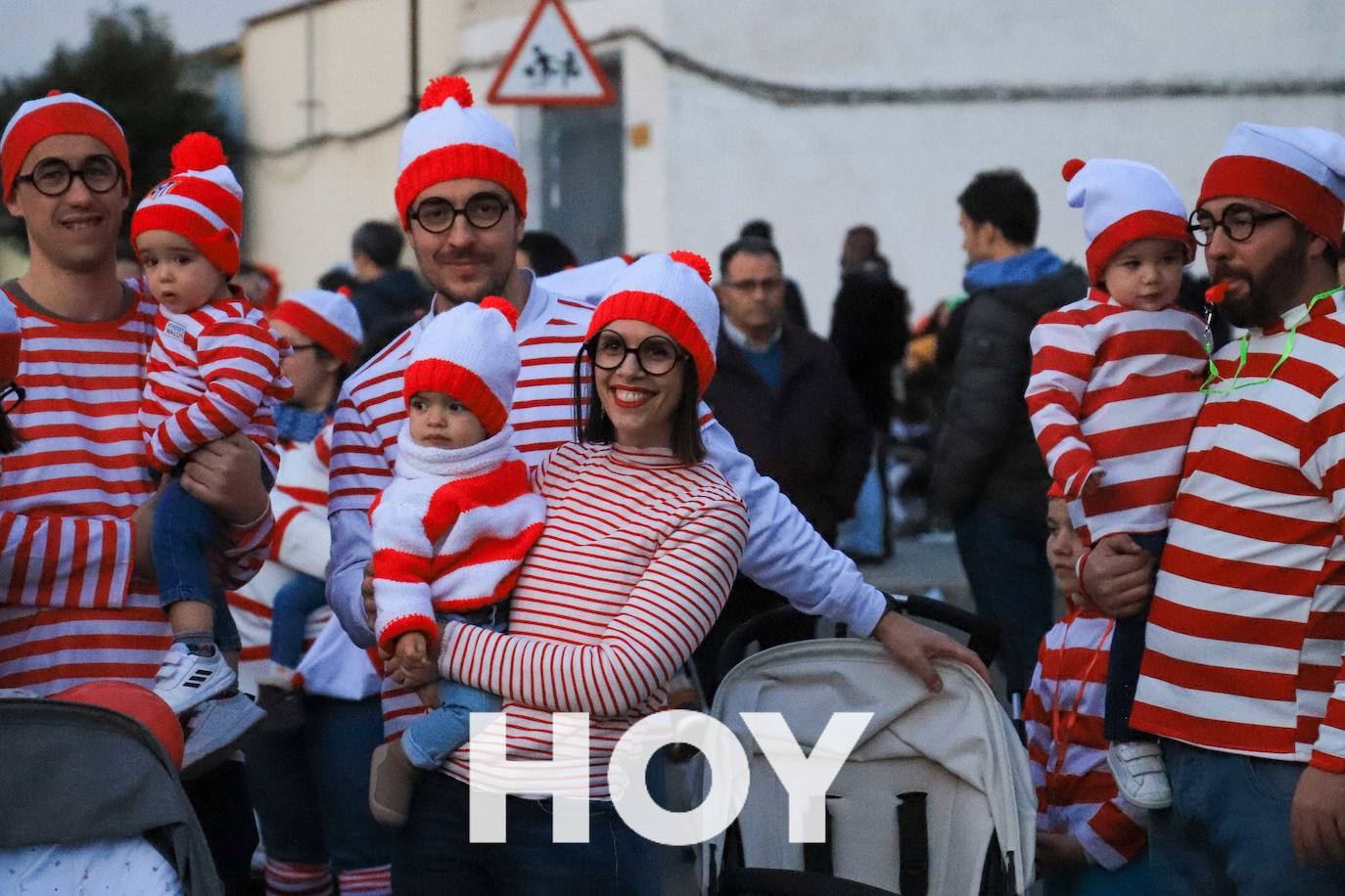 NIños y mayores participaron en un multitudinario desfile. 