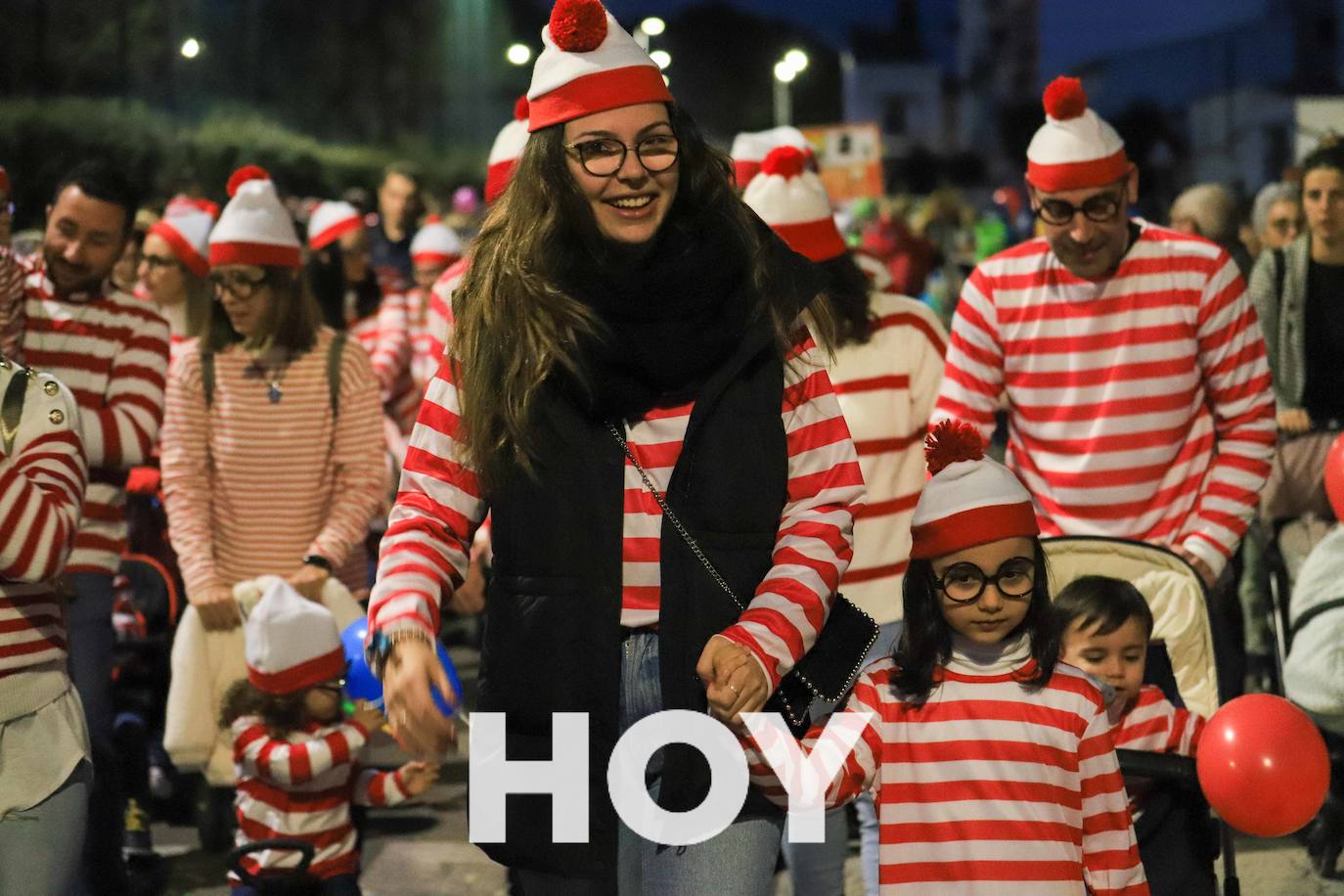 NIños y mayores participaron en un multitudinario desfile. 