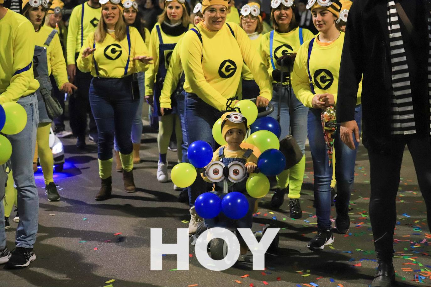 NIños y mayores participaron en un multitudinario desfile. 