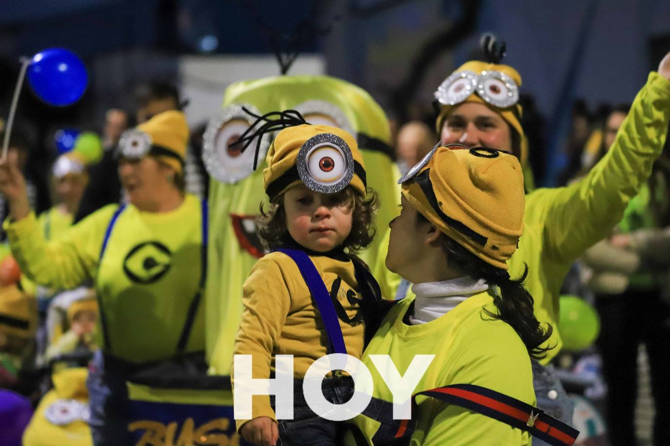 NIños y mayores participaron en un multitudinario desfile. 