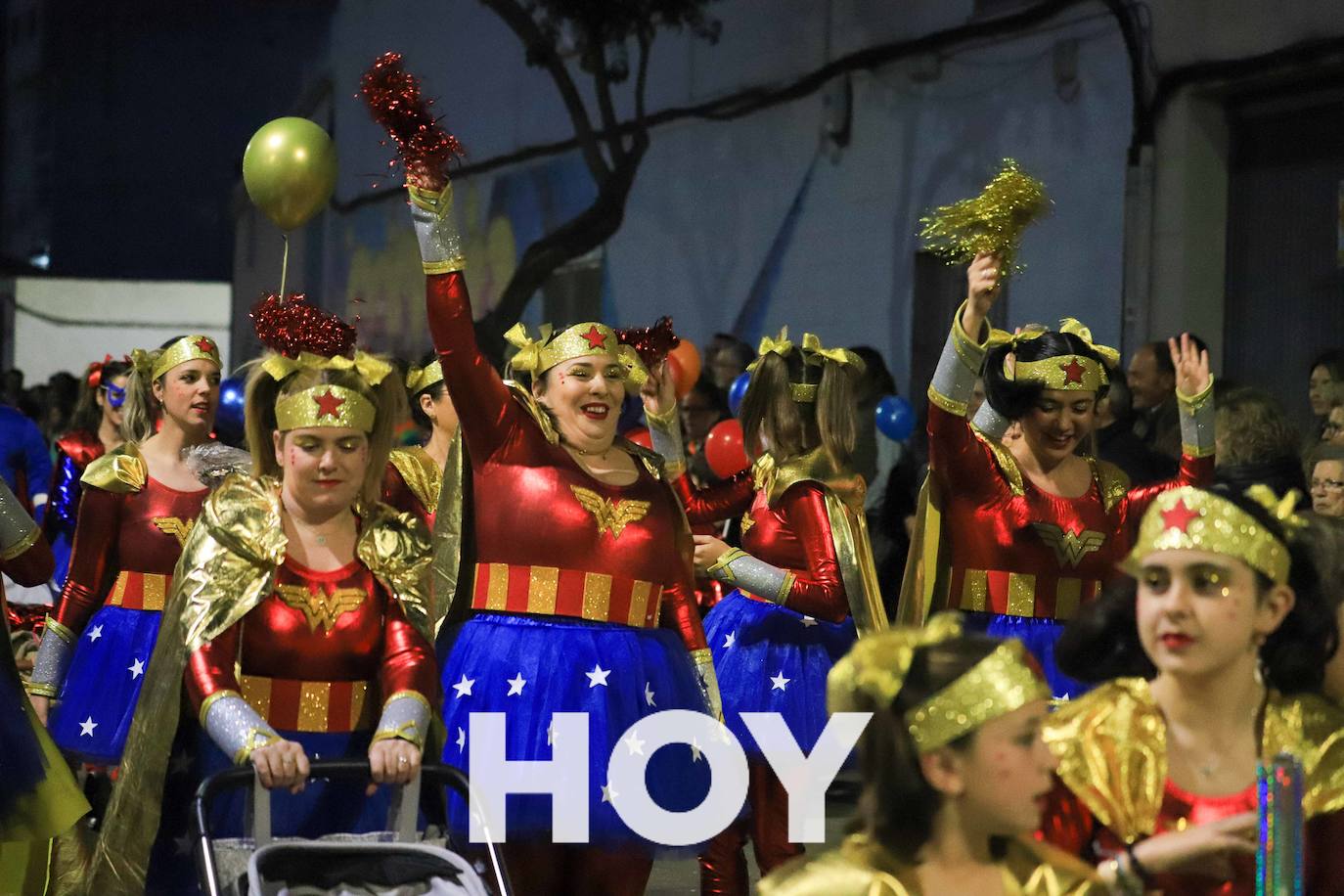 NIños y mayores participaron en un multitudinario desfile. 