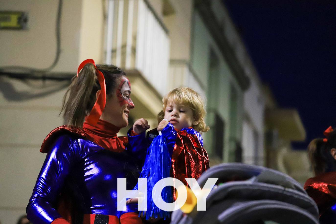 NIños y mayores participaron en un multitudinario desfile. 