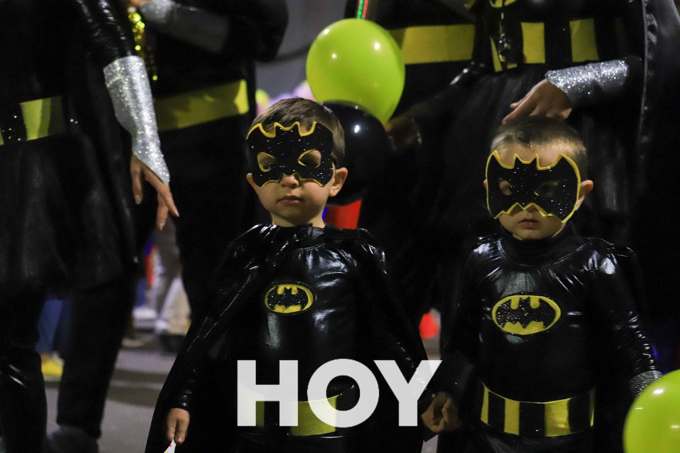 NIños y mayores participaron en un multitudinario desfile. 