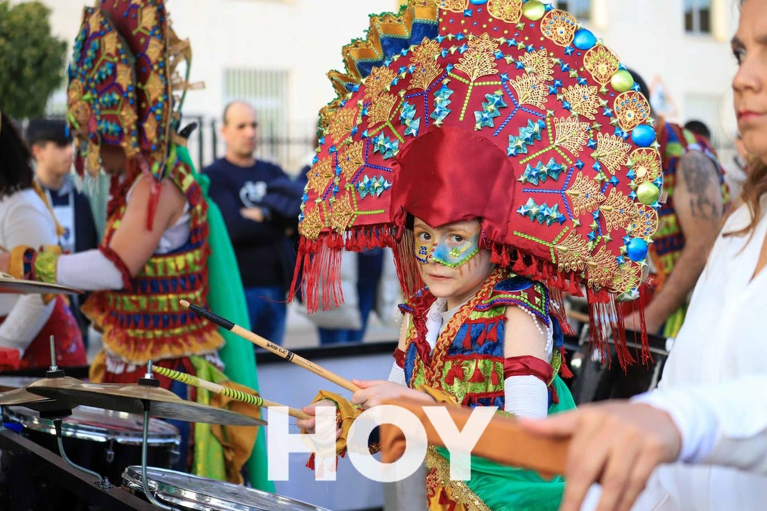 El desfile de este sábado contó con quince agrupaciones con un alto nivel. 