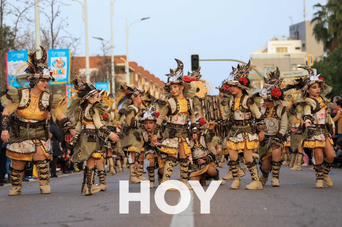 El desfile de este sábado contó con quince agrupaciones con un alto nivel. 