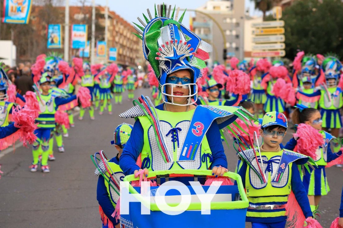 El desfile de este sábado contó con quince agrupaciones con un alto nivel. 