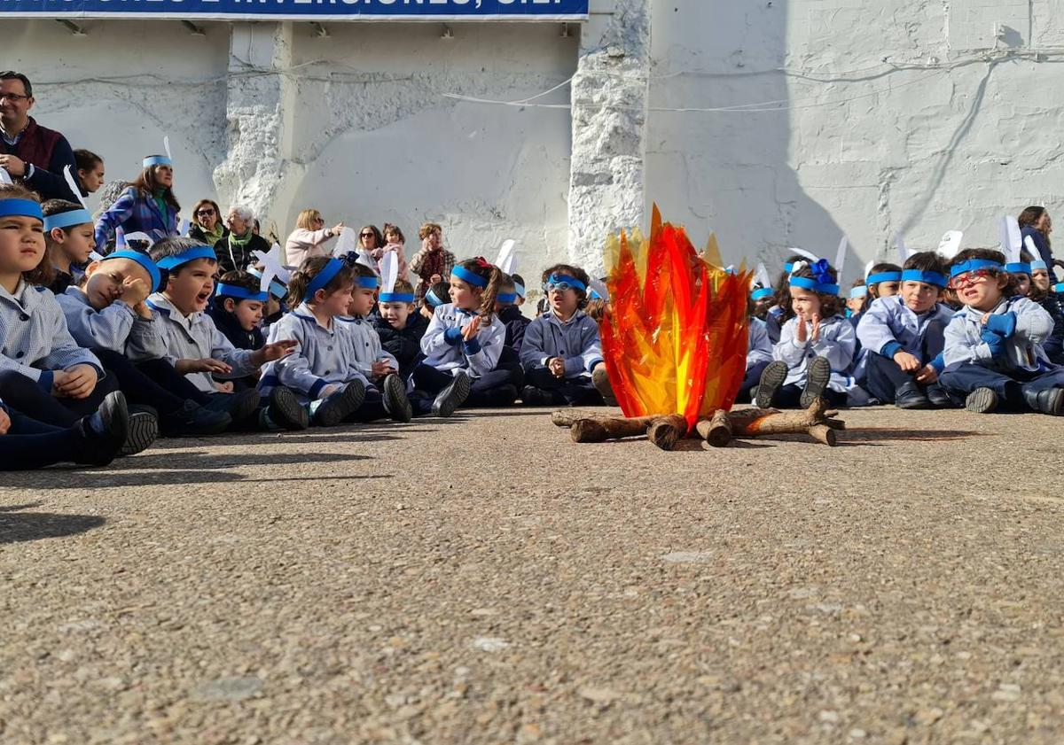 Imagen principal - El colegio Sagrado Corazón sale a la calle por la paz