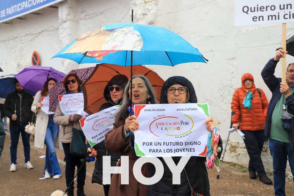 La manifestación a favor de la unión Don Benito-Villanueva, en imágenes