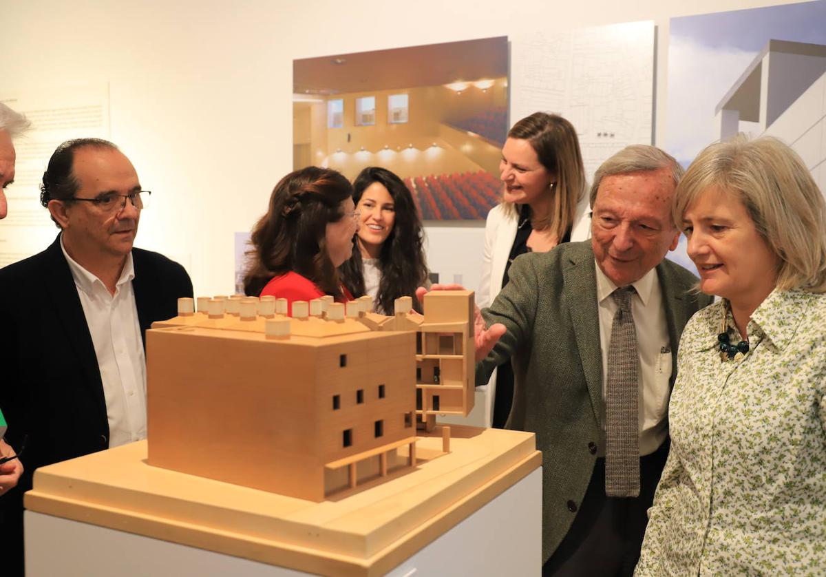 Una exposición muestra la huella de Rafael Moneo en Extremadura