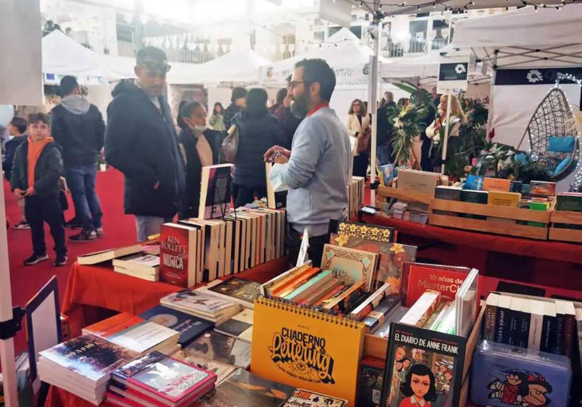 Nieves Herrero encabeza la Feria del Libro y las Flores