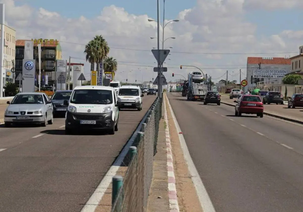 La Junta prevé iniciar en julio las obras del carril bici y acerado entre Don Benito y Villanueva