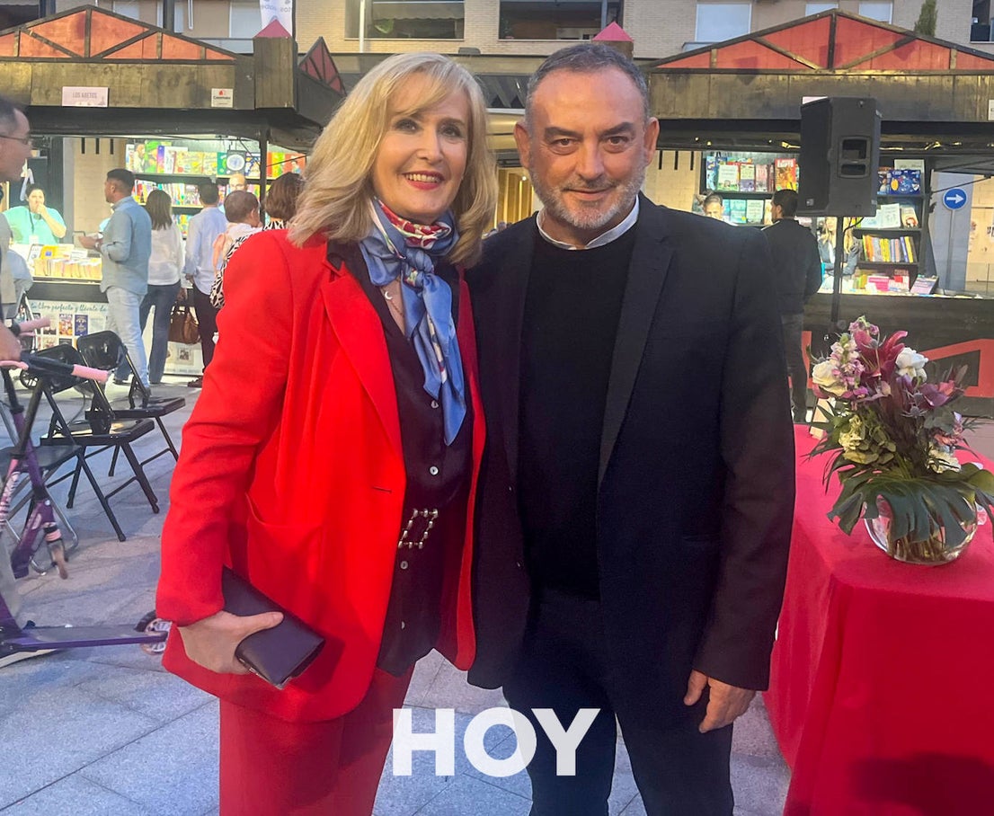 Nieves Herrero y Jesús Sánchez Adalid cierran una intensa Feria del Libro y de las Flores