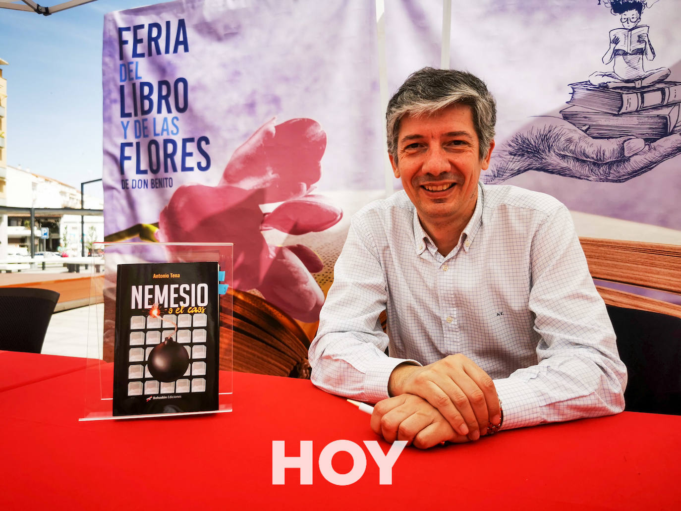 Nieves Herrero y Jesús Sánchez Adalid cierran una intensa Feria del Libro y de las Flores