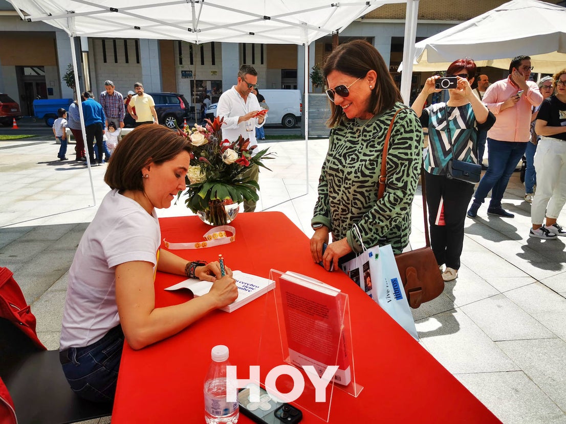 Nieves Herrero y Jesús Sánchez Adalid cierran una intensa Feria del Libro y de las Flores