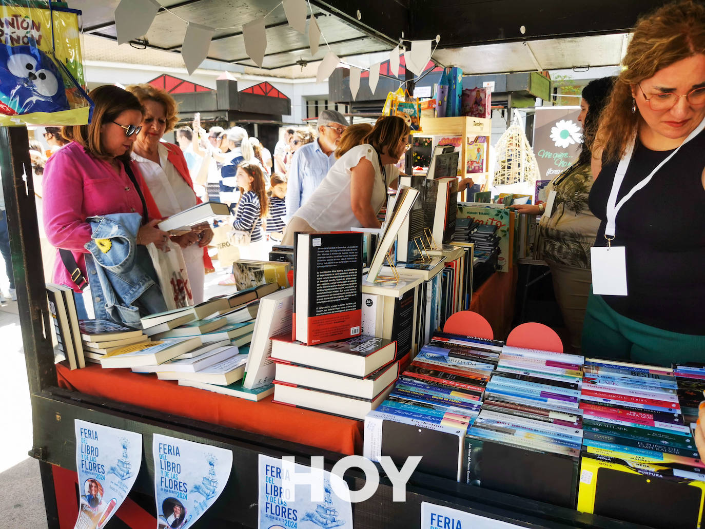 Nieves Herrero y Jesús Sánchez Adalid cierran una intensa Feria del Libro y de las Flores