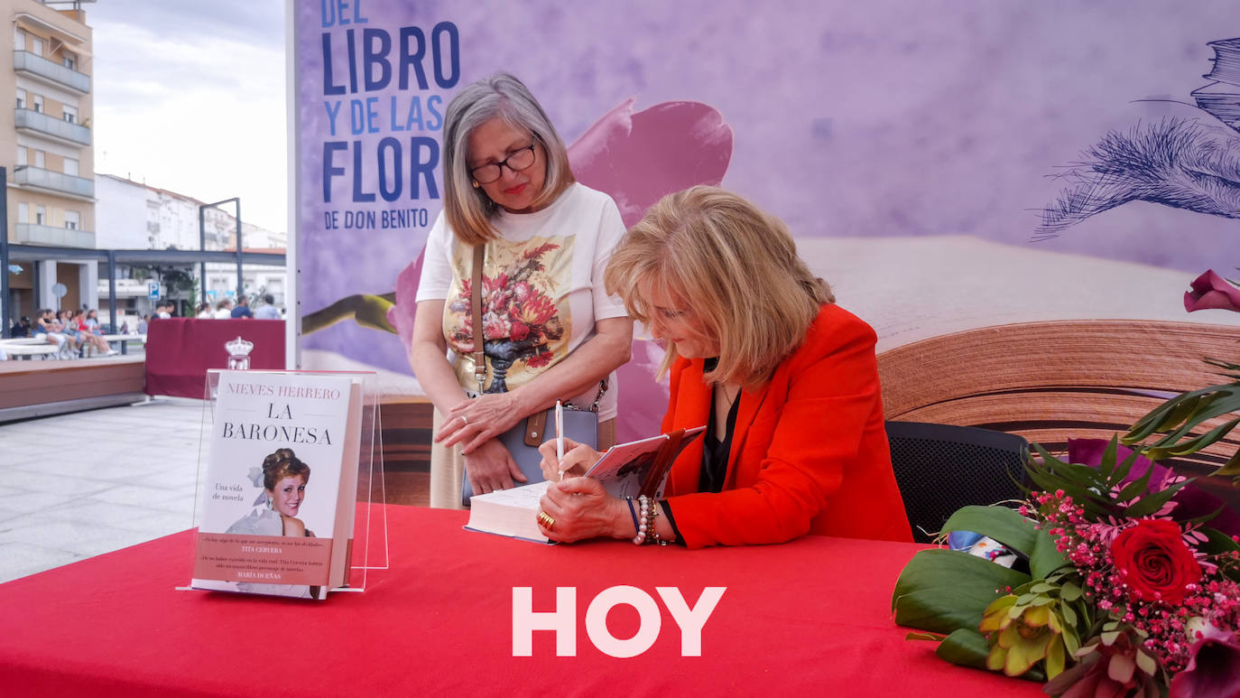 Nieves Herrero y Jesús Sánchez Adalid cierran una intensa Feria del Libro y de las Flores