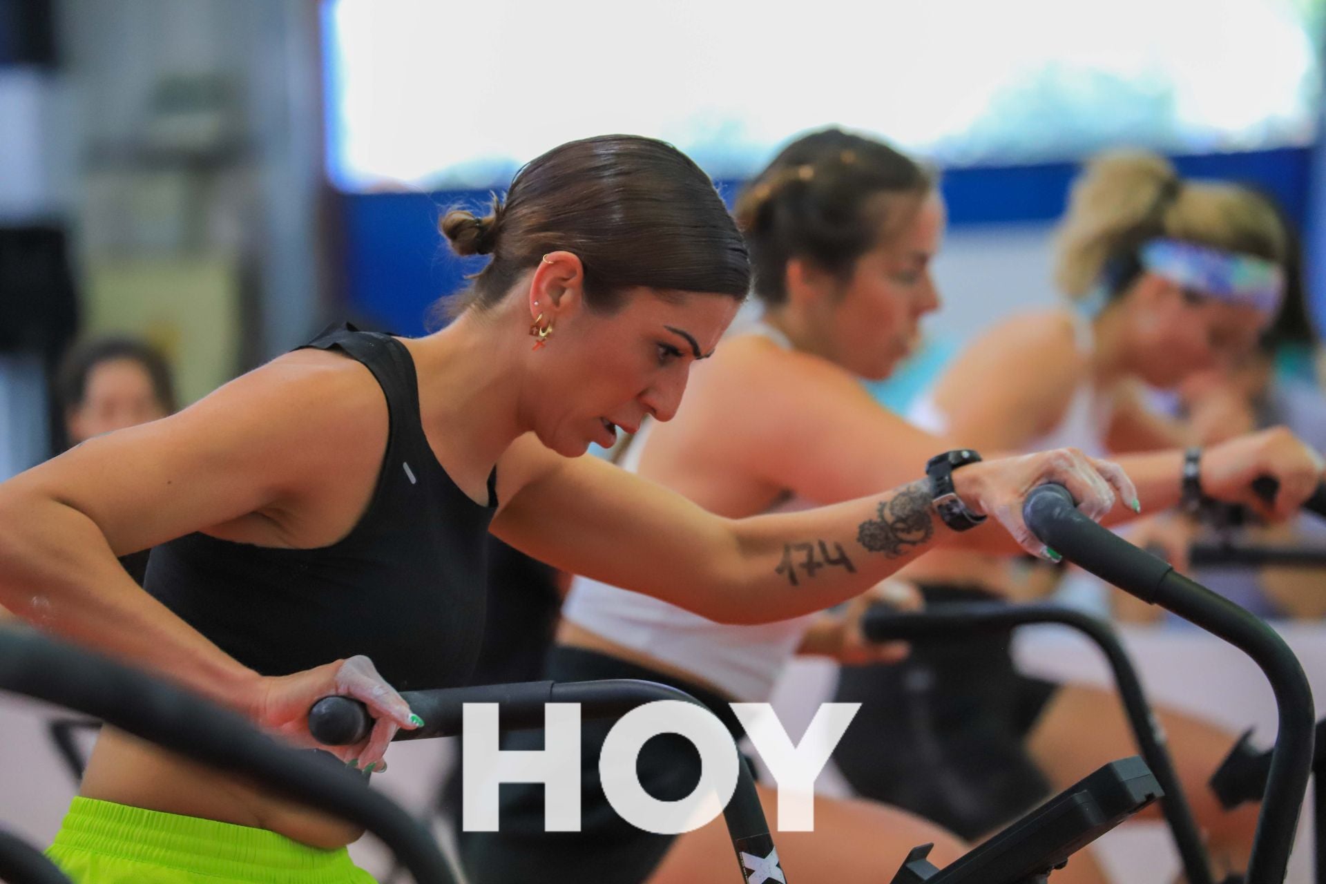 Decenas de deportistas sacan músculo en el XFit Race 2024