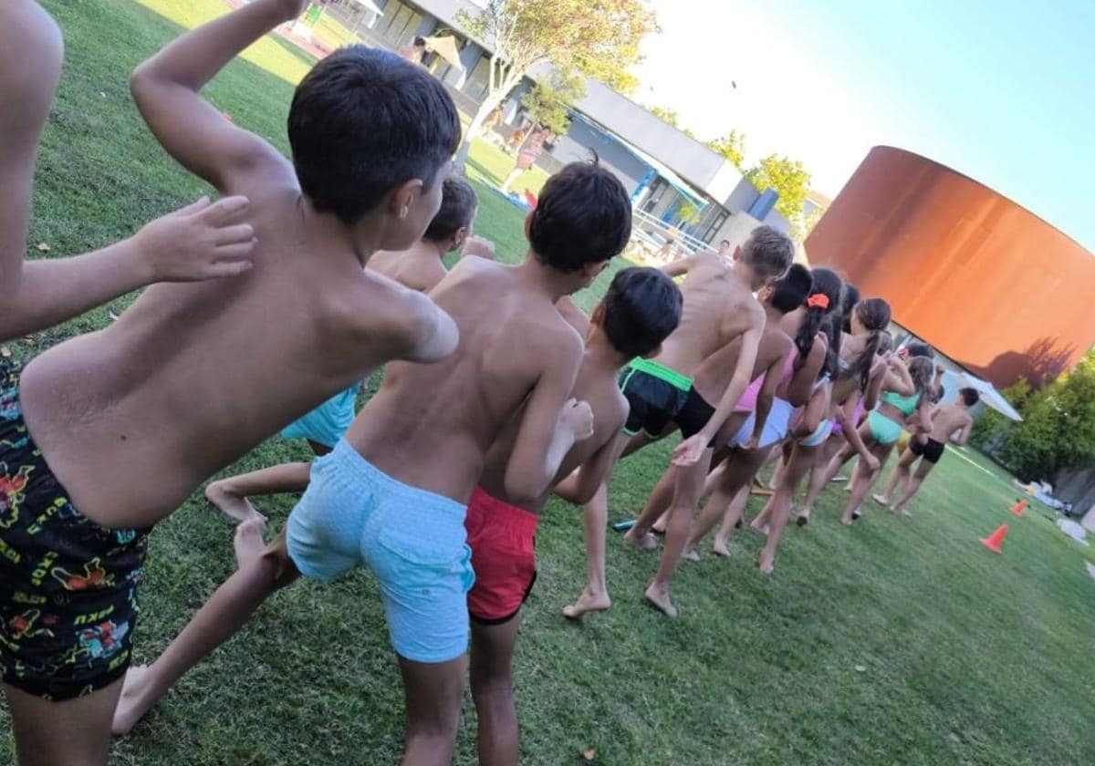 Más de 70 niños pasan cada día por la ludoteca de la piscina