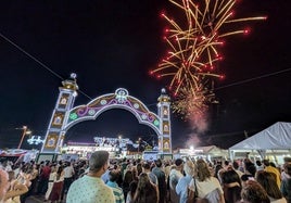 Espectáculo de fuegos artificiales ayer tras el encendido oficial.