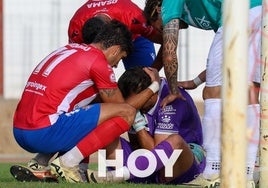 Compañeros y rivales arroparon a Olmedo tras su lesión en el codo que le obligó a ser trasladado al hospital