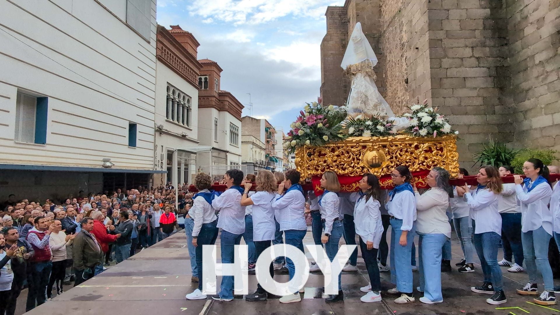 Ofrenda floral y despedida a la Virgen de las Cruces
